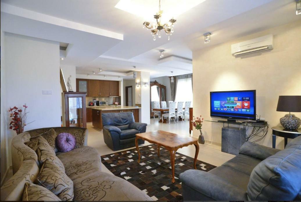 파포스 Huge Penthouse With Private Pool 아파트 외부 사진